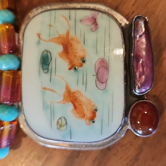 Double strand necklace with signed pendant pin. - Picture 6 of 6